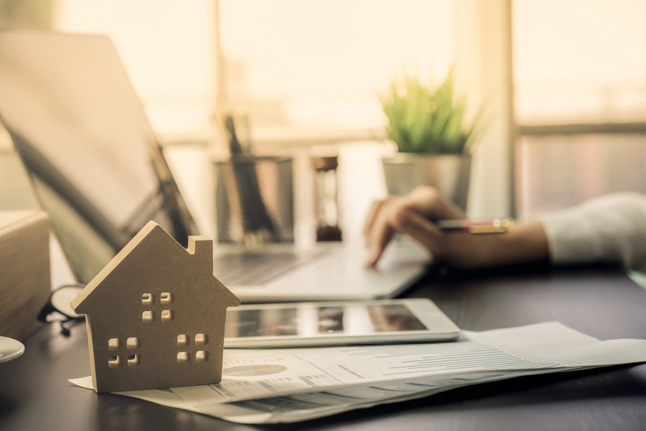 しかし、購入する不動産によっては建物価格や設備価格も大きく取れず、更には減価償却年数が長期に及ぶ物件も多く、損益通算の節税効果が受けられないケースも非常に多いです。